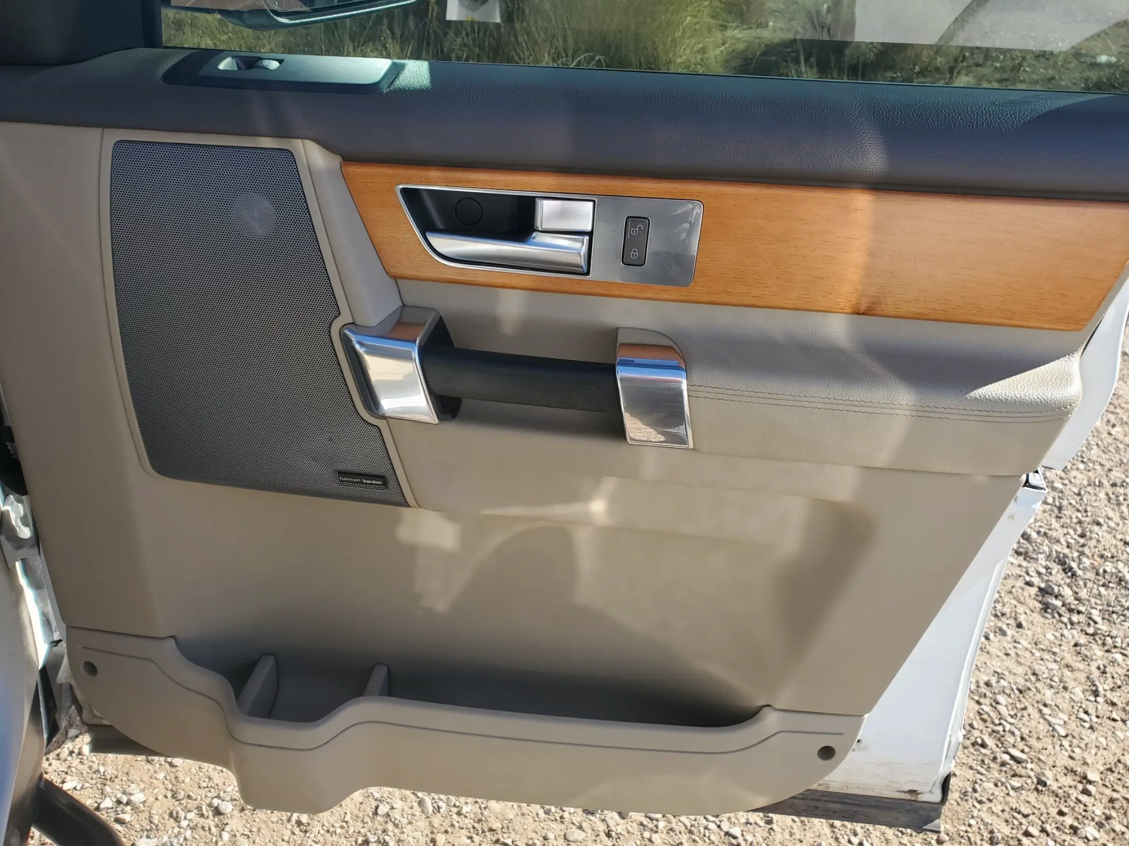 Sold: Modified 2012 Land Rover LR4 HSE