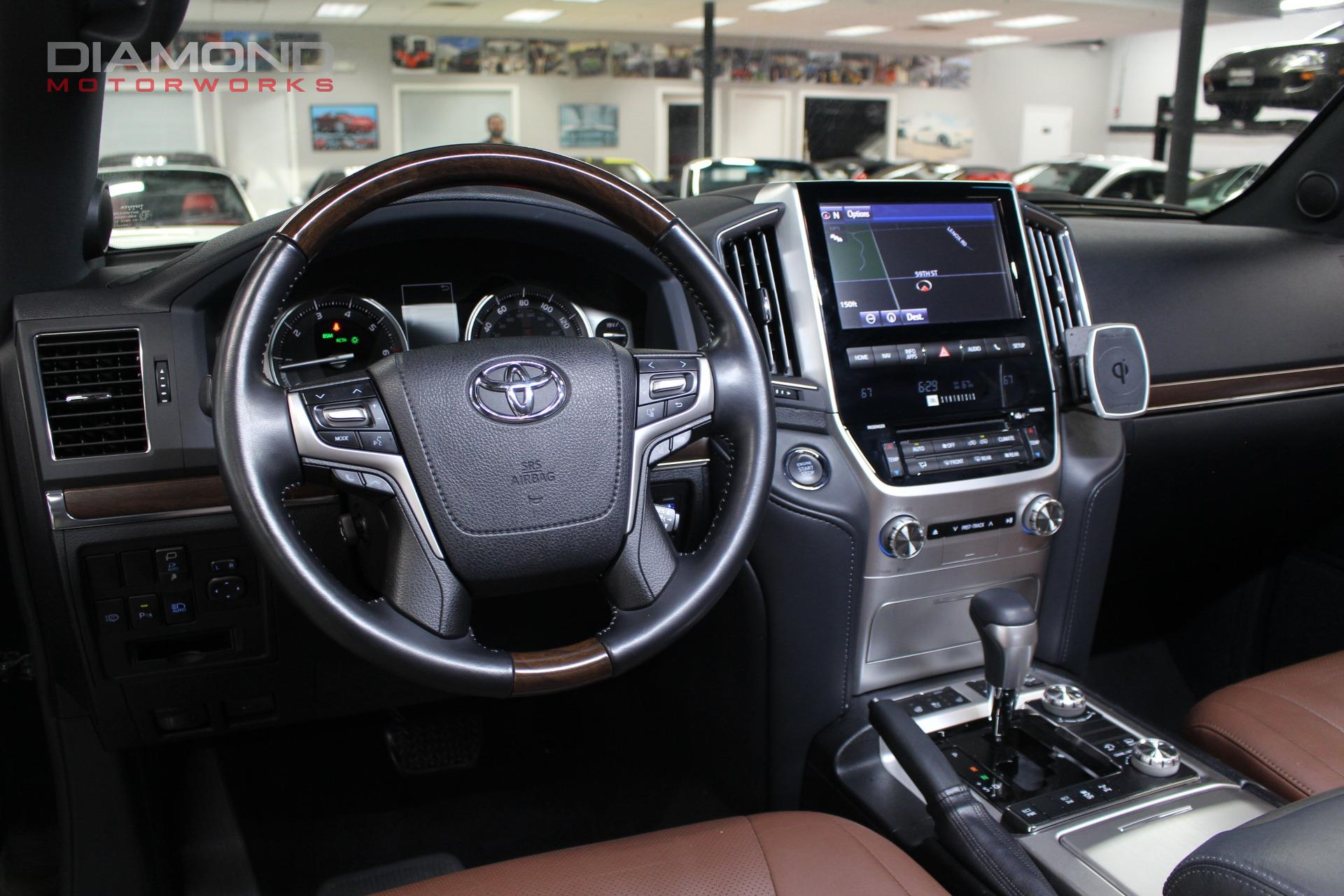 Used-2019-Toyota-Land-Cruiser-for-sale-07
