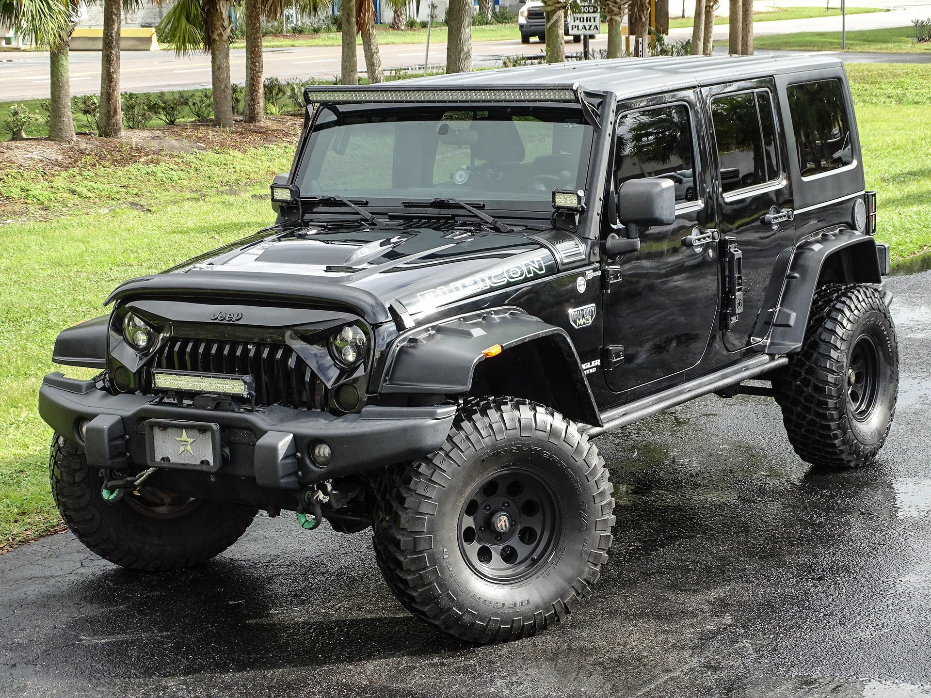 2012-jeep-wrangler-rubicon-mw3-call-of-duty-edition-auction-09
