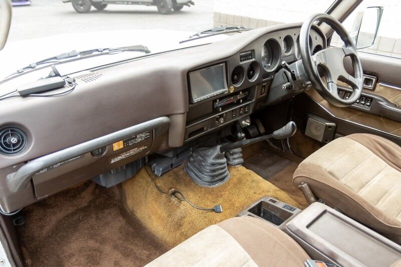 1989-toyota-land-cruiser-hj61-for-sale-05