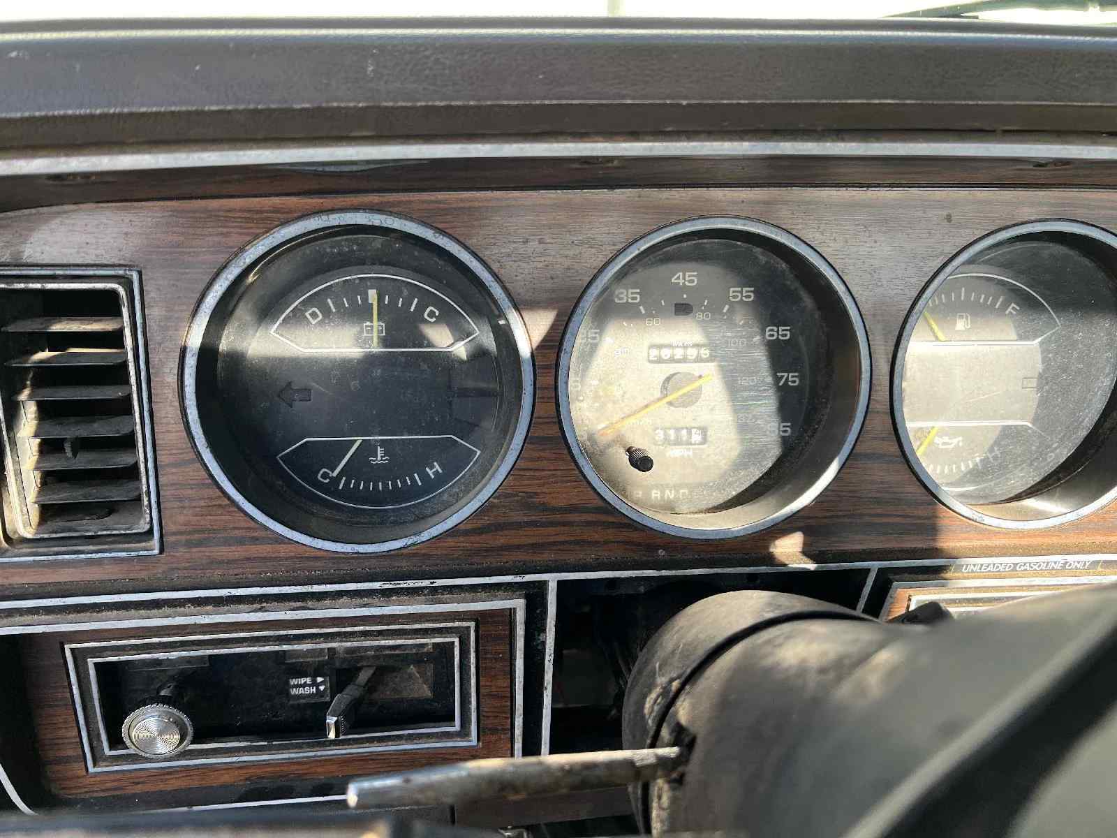 1984-dodge-w150-regular-cab-4x4-for-sale-11