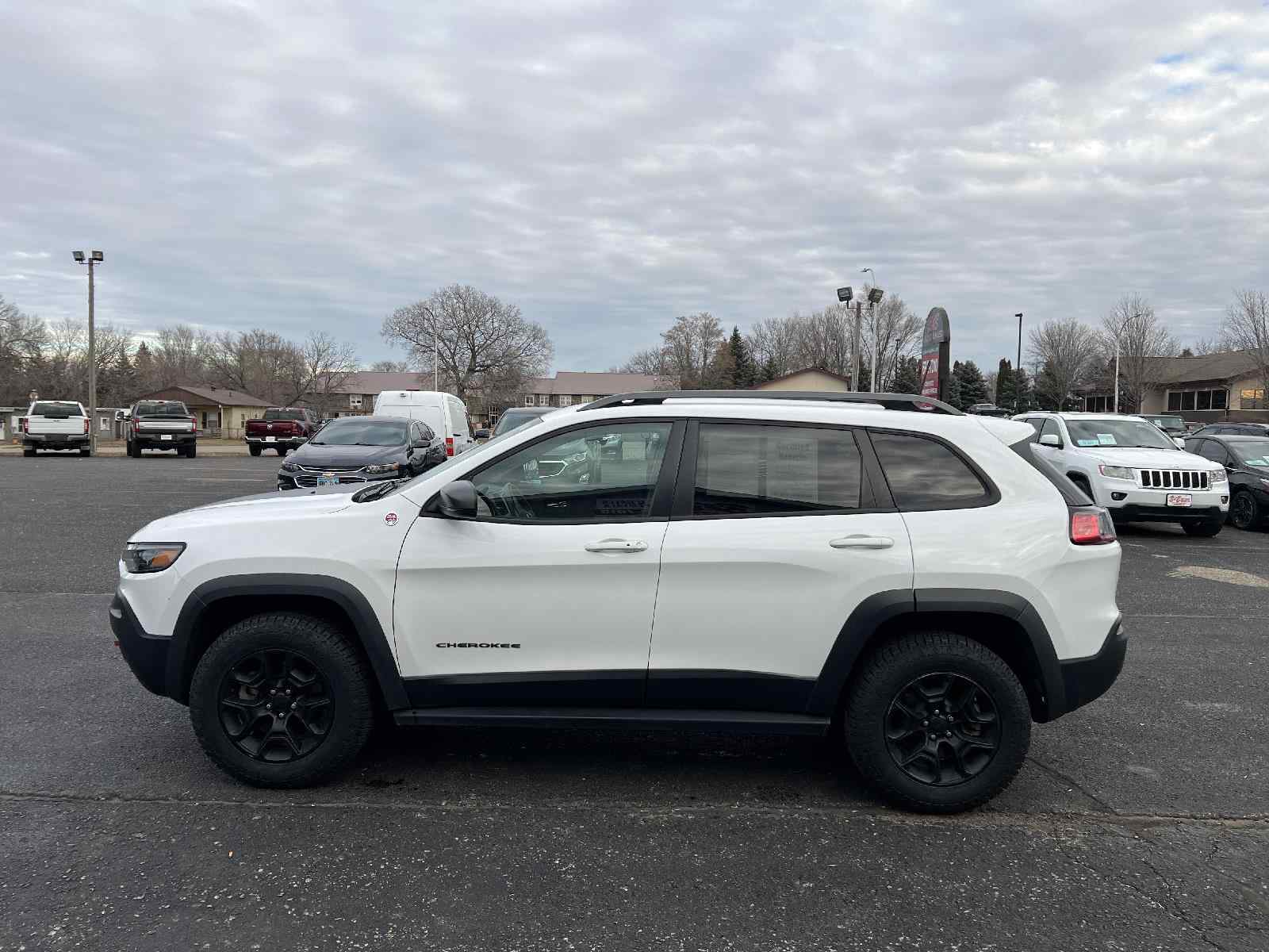 2019-jeep-cherokee-trailhawk-for-sale-01