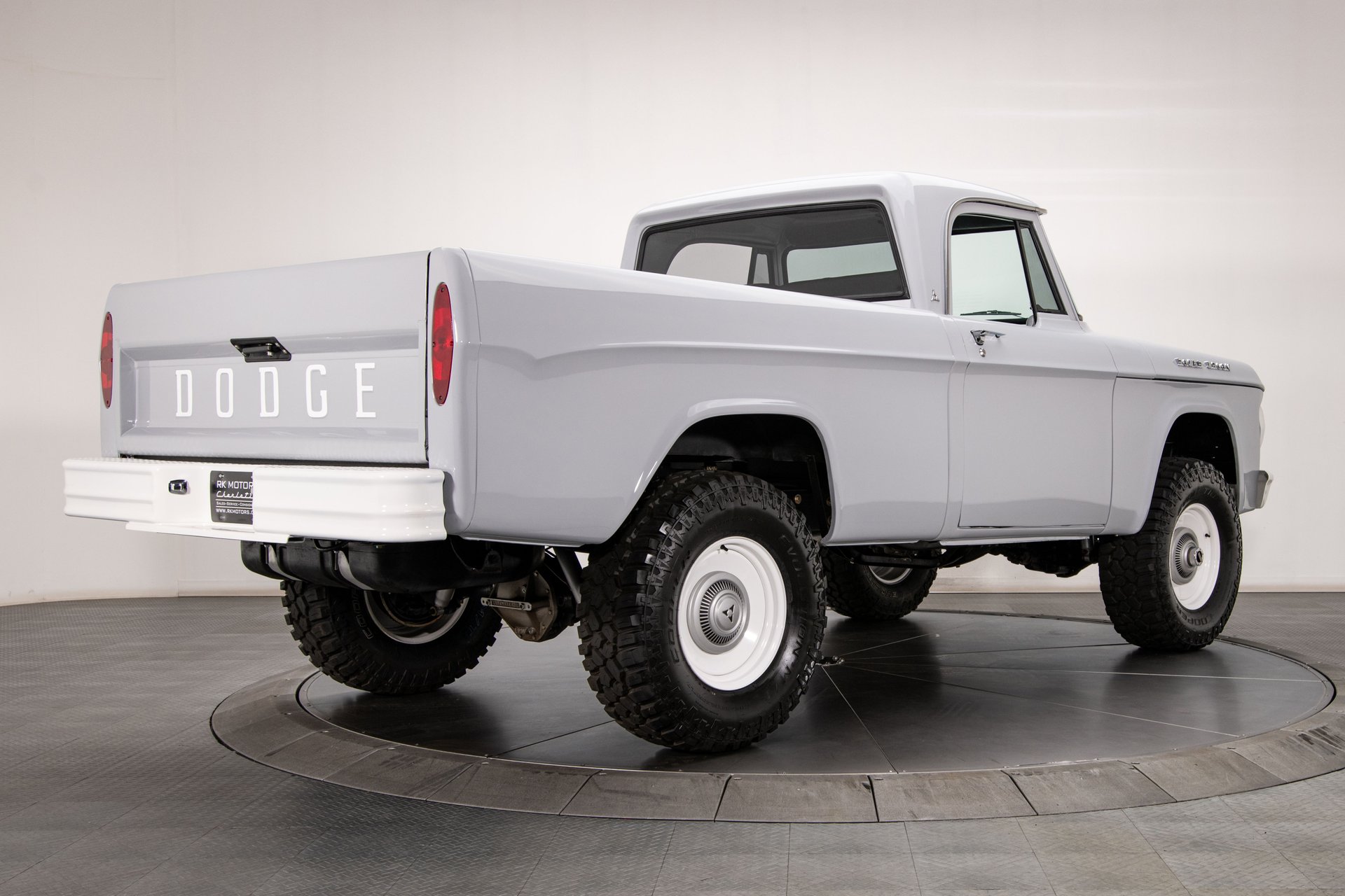 1968-dodge-power-wagon-pickup-truck (11)
