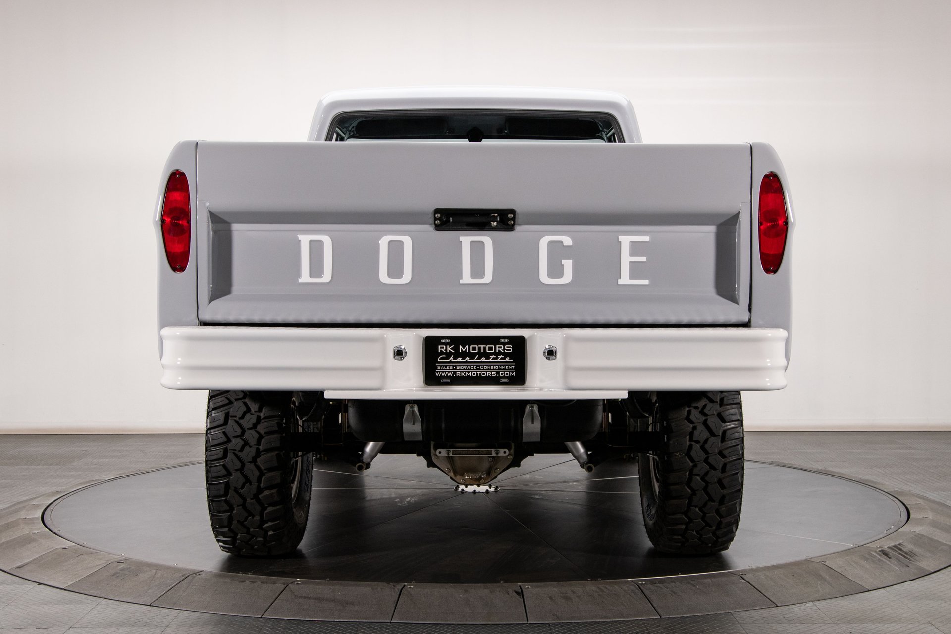 1968-dodge-power-wagon-pickup-truck (12)
