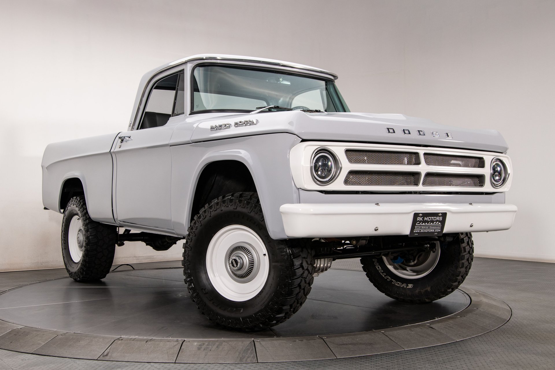 1968-dodge-power-wagon-pickup-truck (8)