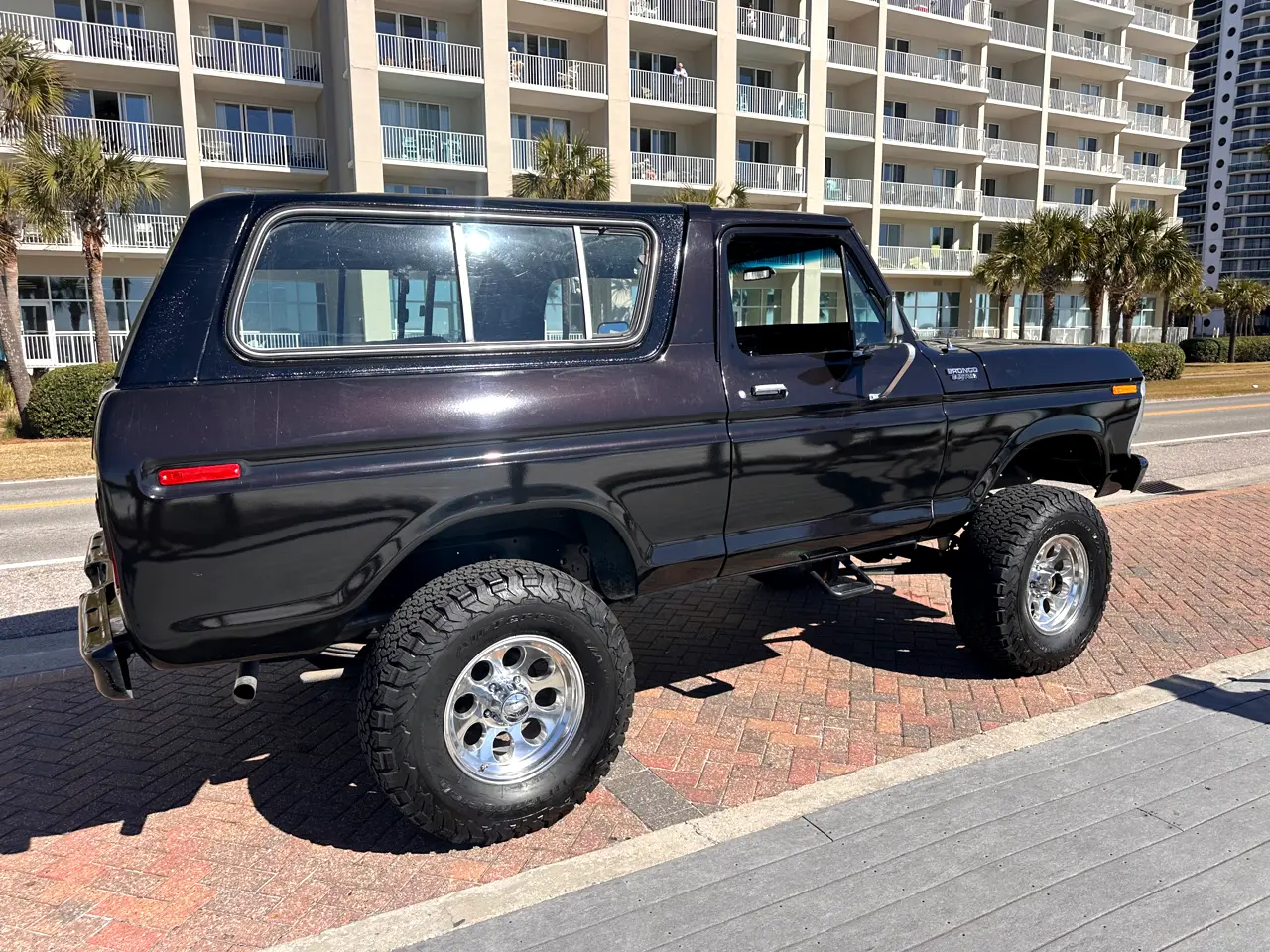 1978-ford-bronco-custom-deluxe-for-sale-04