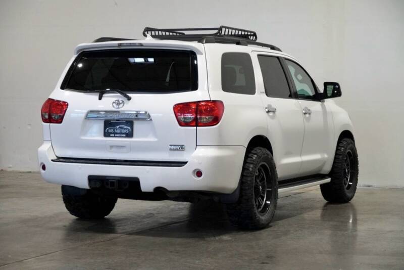 2016-toyota-sequoia-limited-4x4-4dr-suv (3)