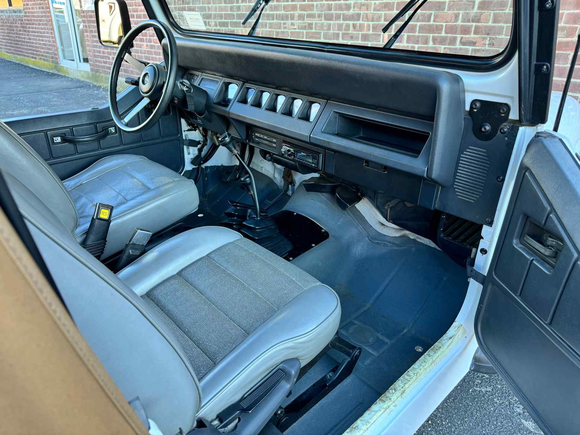 1995-jeep-wrangler-2dr-s-for-sale-08