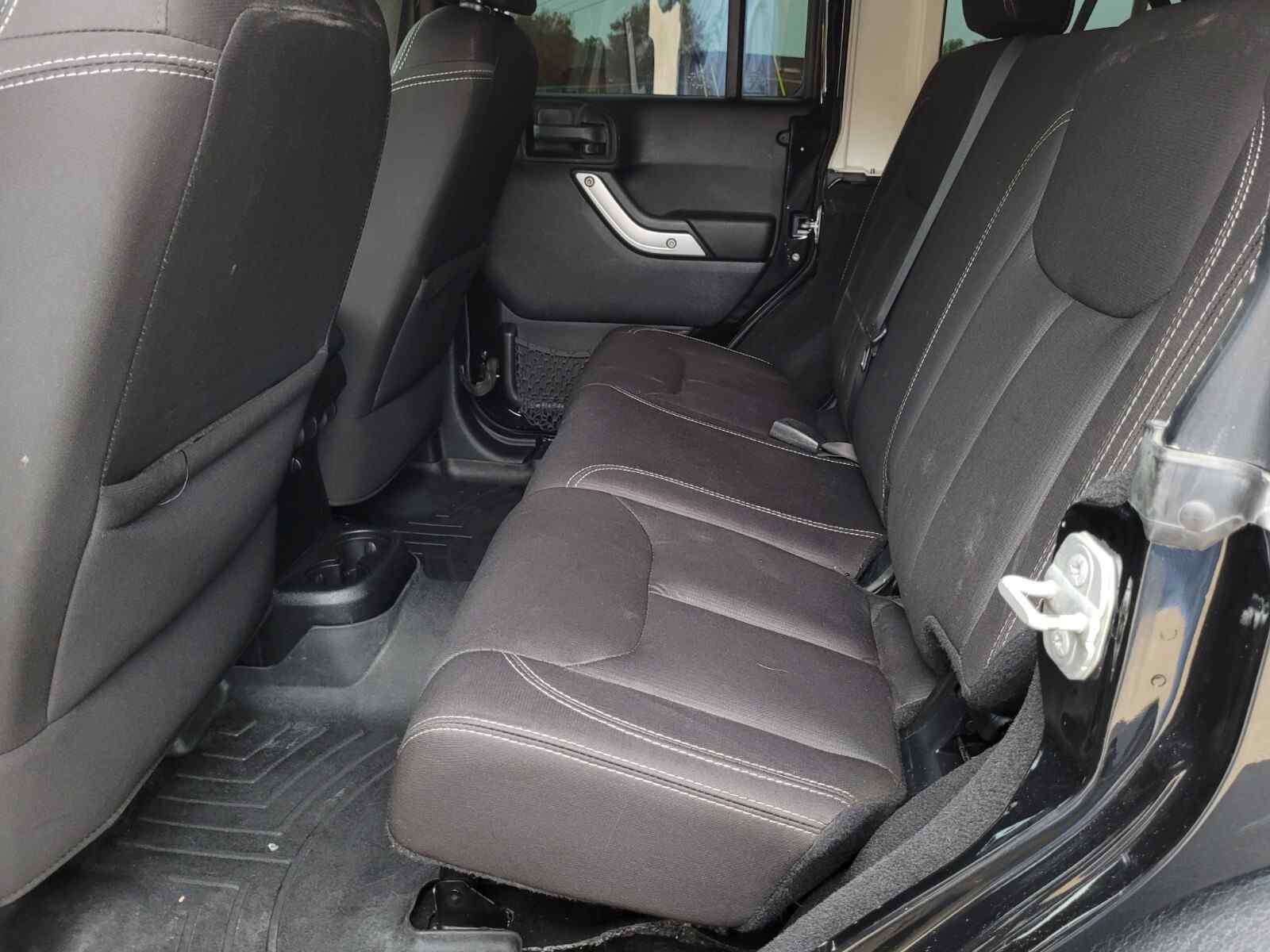 2014-jeep-wrangler-sahara-unlimited-for-sale-11
