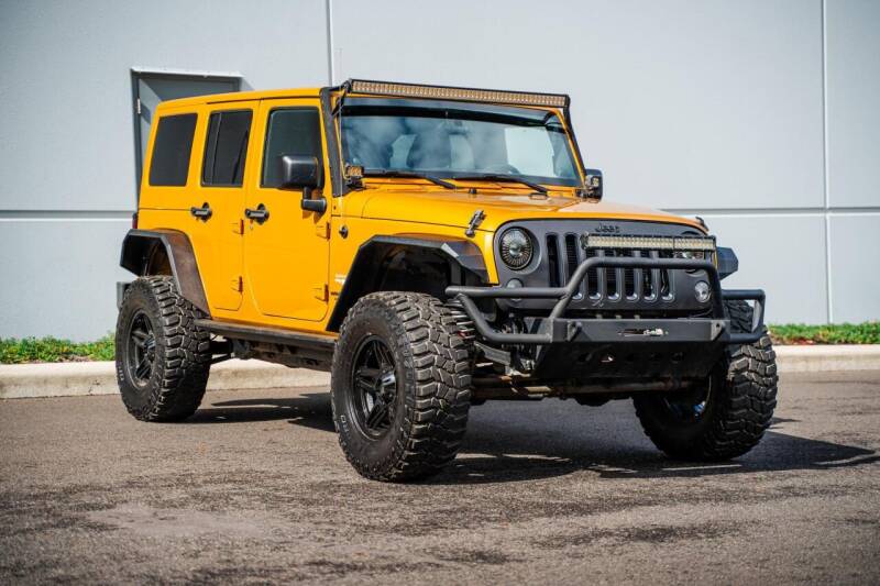 2014-jeep-wrangler-unlimited-unlimited-sahara-sport-utility-4d (1)