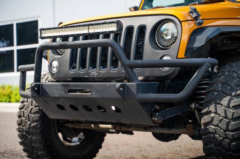 2014-jeep-wrangler-unlimited-unlimited-sahara-sport-utility-4d (2)