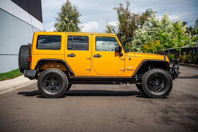 2014-jeep-wrangler-unlimited-unlimited-sahara-sport-utility-4d (4)