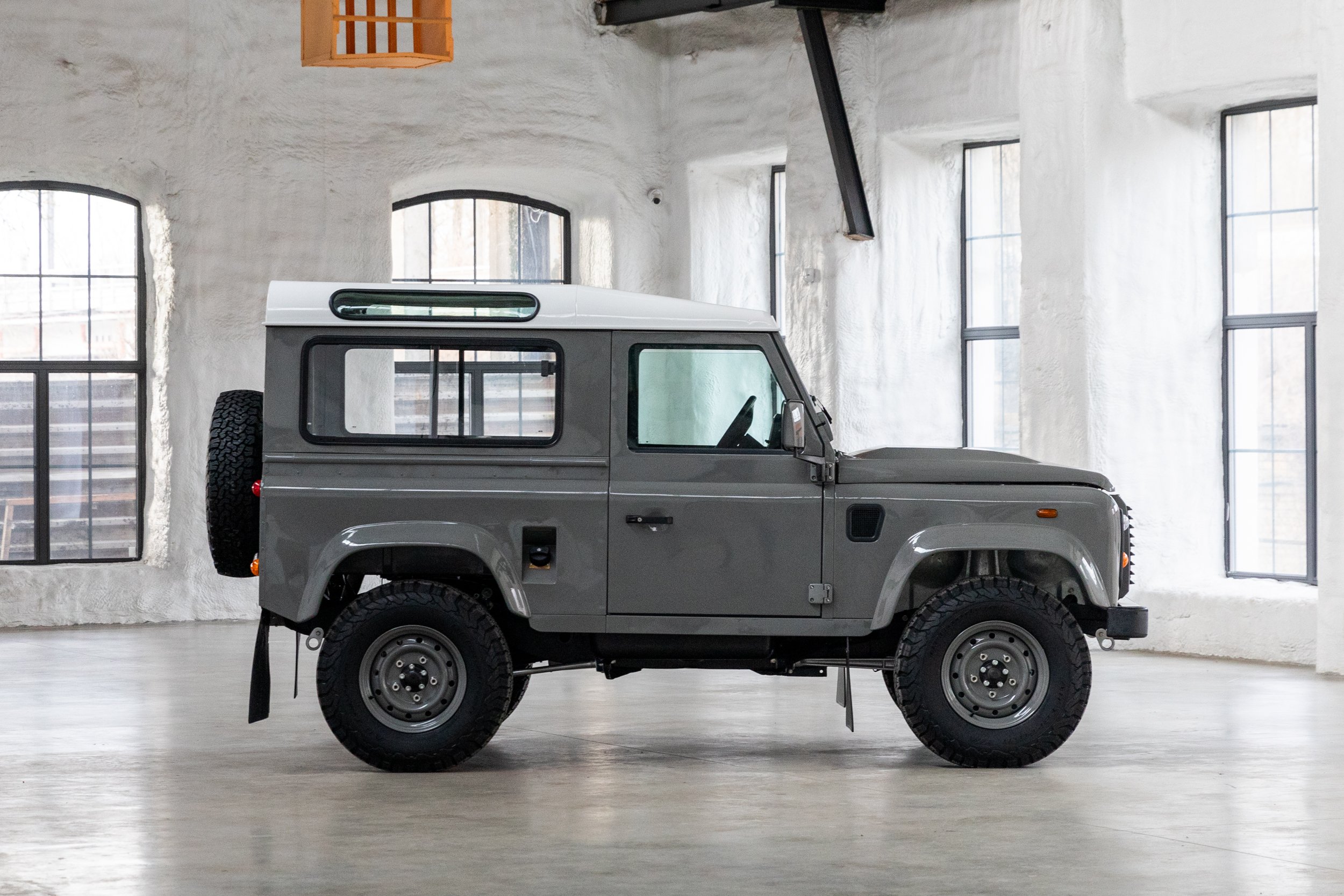 tweed-gray-defender-restored-02