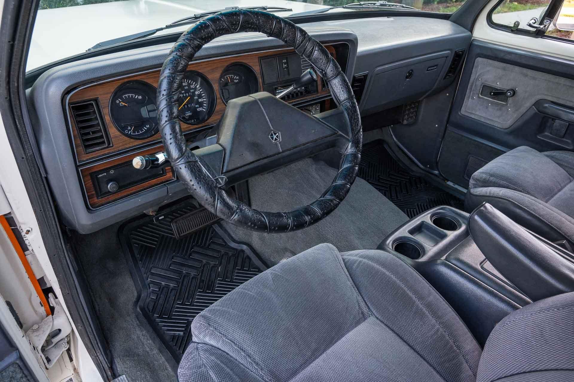 1990-dodge-ramcharger-for-sale-11