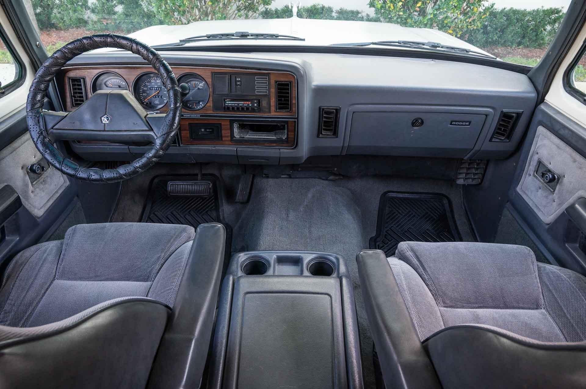 1990-dodge-ramcharger-for-sale-13