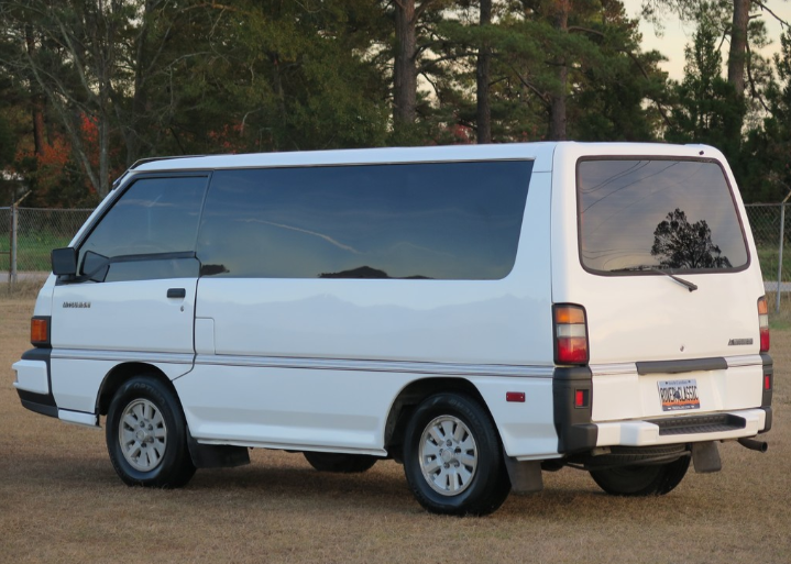 1998-mitsubishi-delica-van-12