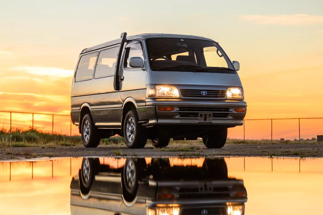 Toyota-HiAce-for-sale-01