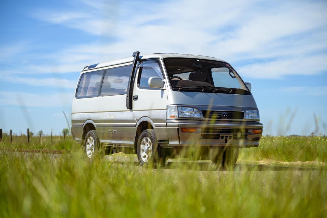 Toyota-HiAce-for-sale-02