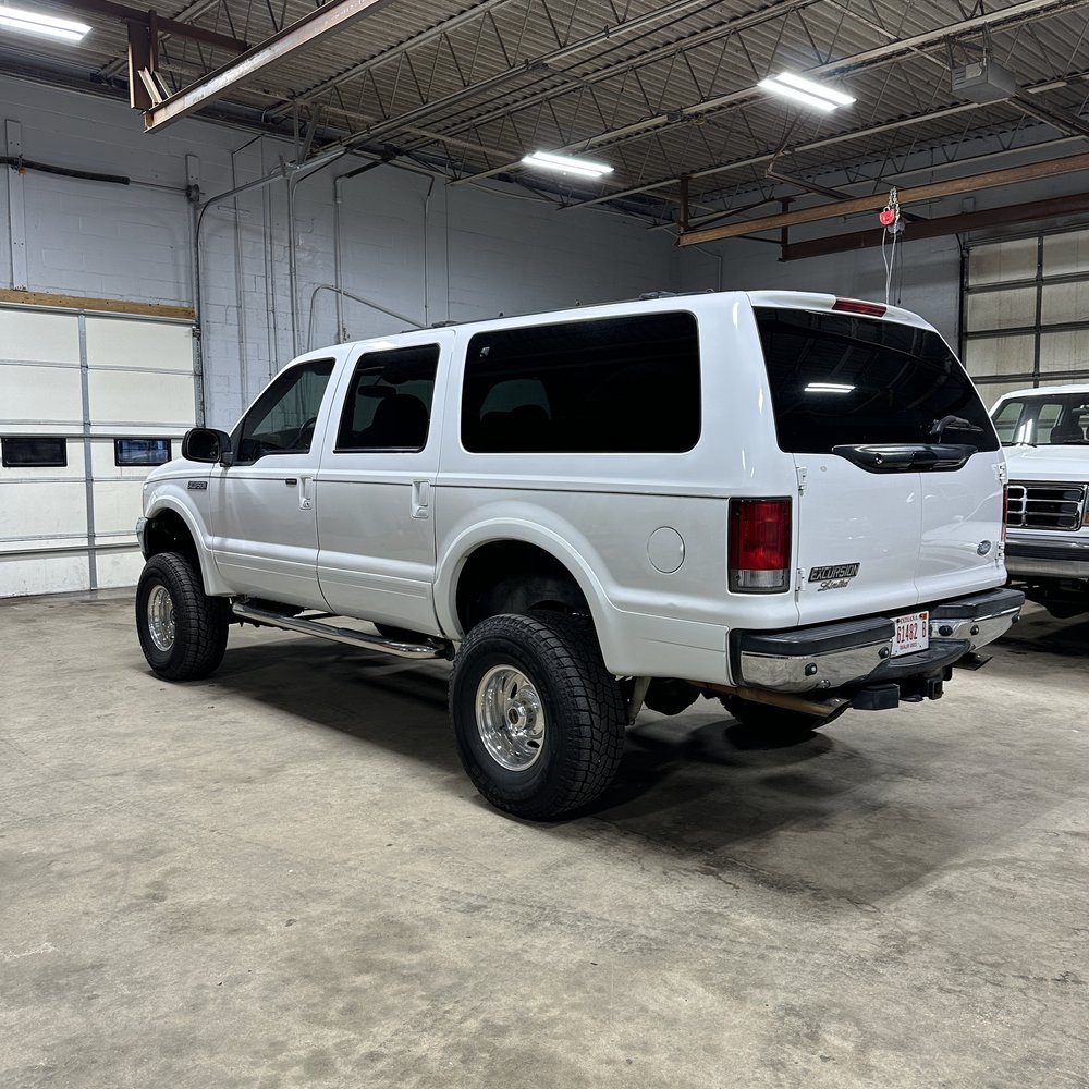 2001-ford-excursion-limited-02