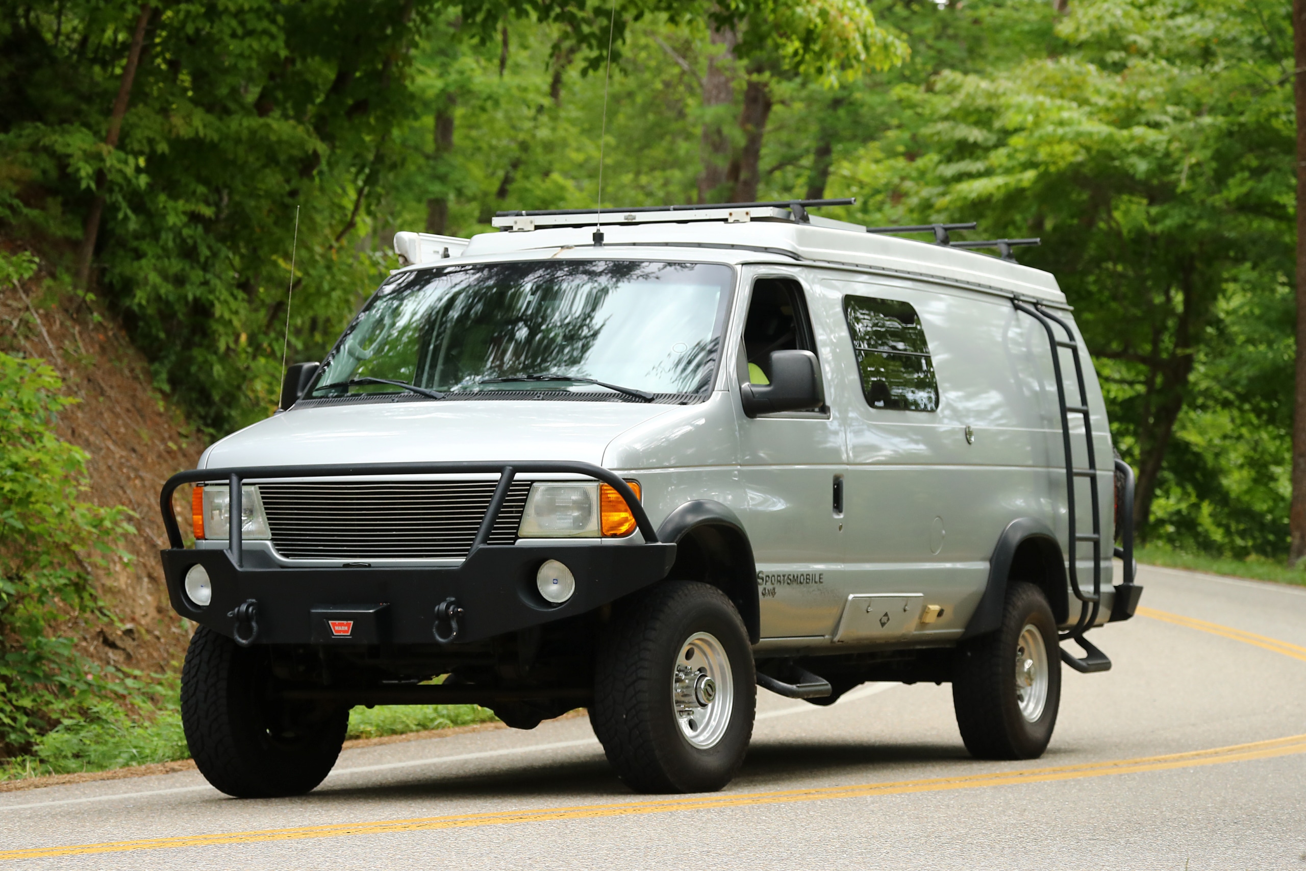 2004-ford-e350-van-11