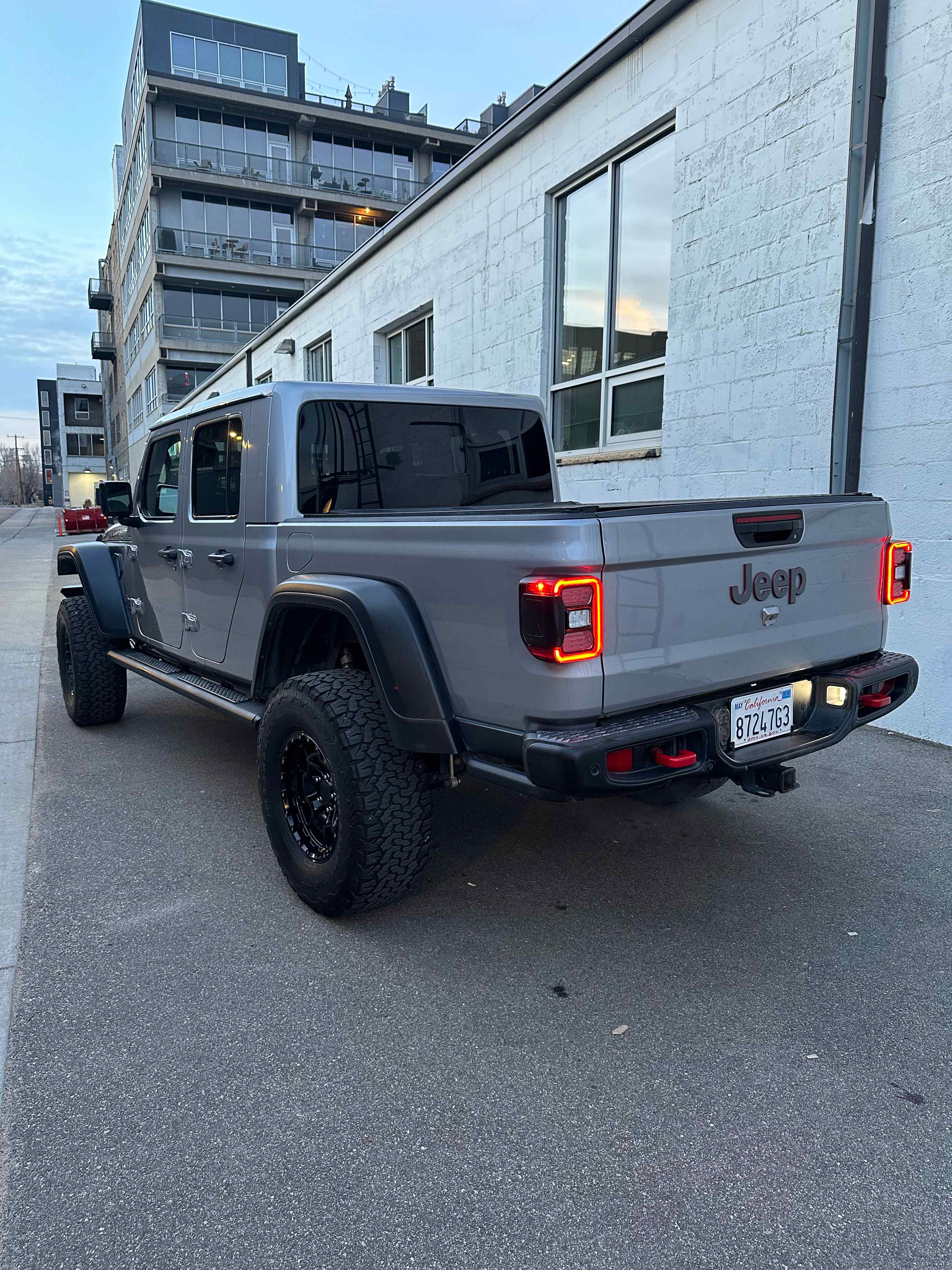 2020-jeep-gladiator-pickup-for-sale-02