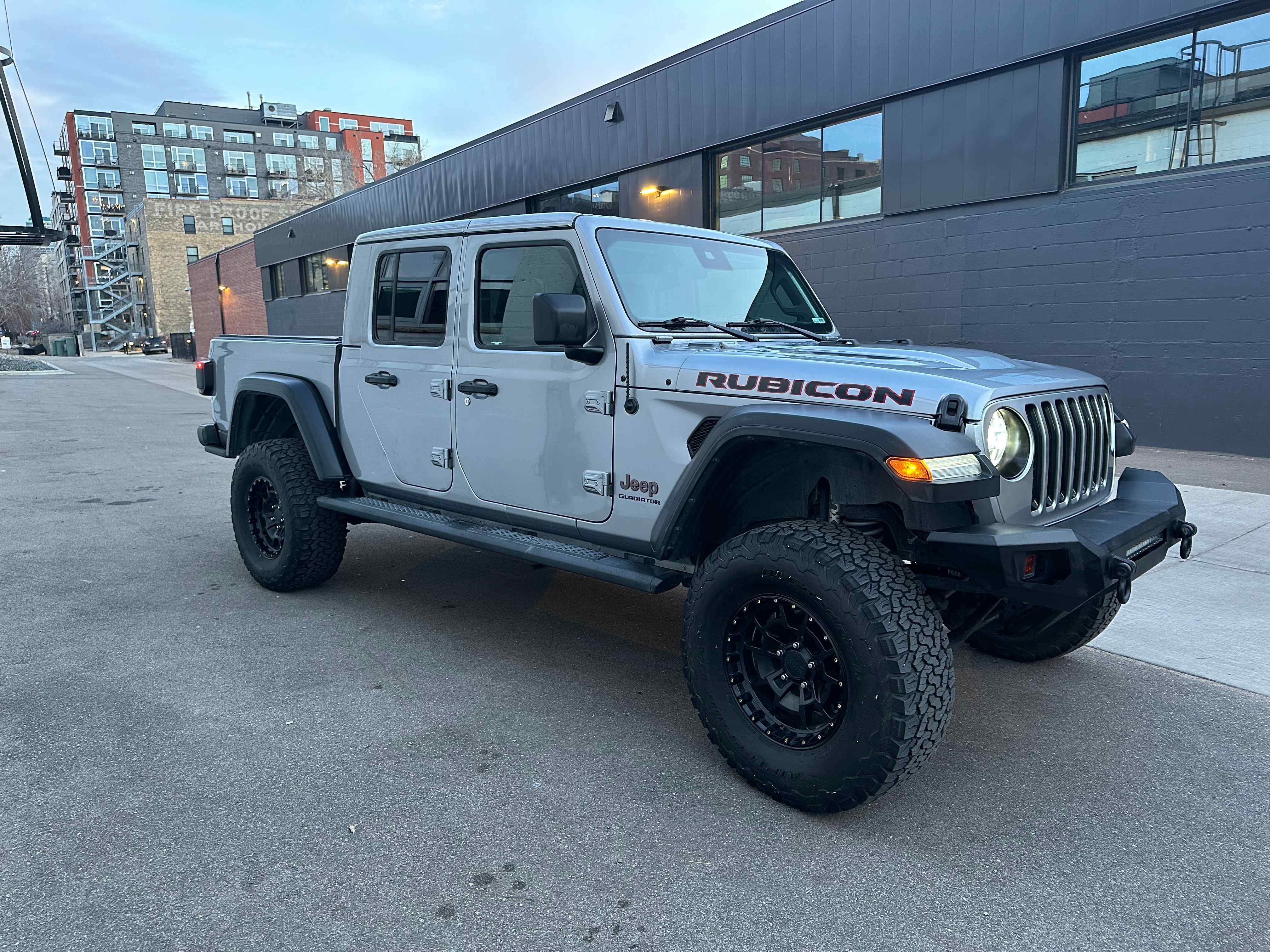 2020-jeep-gladiator-pickup-for-sale-03