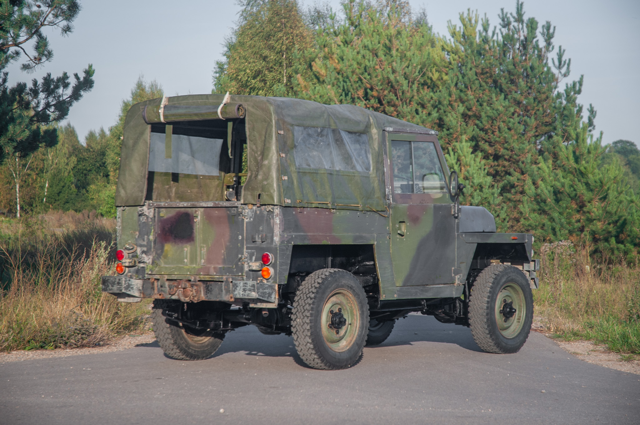 land-rover-series-iii-lightweight-for-sale-04