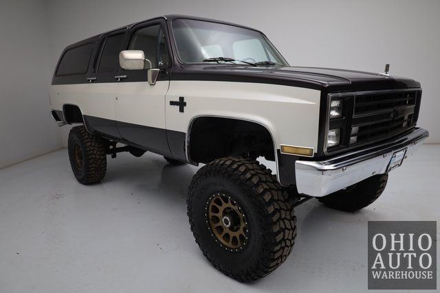 1986-chevy-suburban-k2500-4x4-02