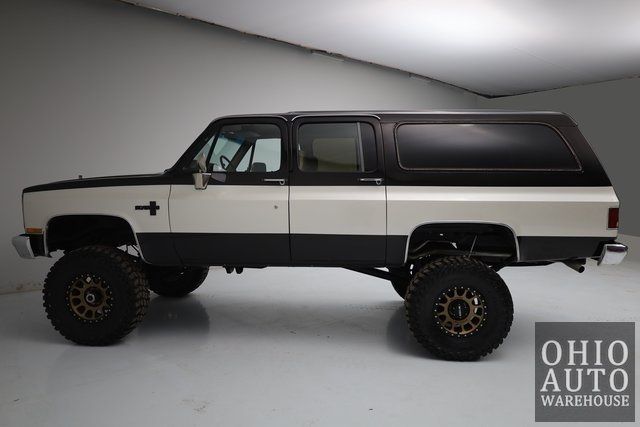 1986-chevy-suburban-k2500-4x4-03