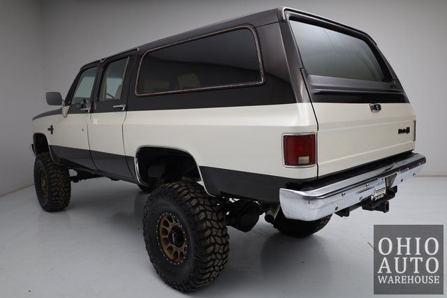 1986-chevy-suburban-k2500-4x4-05