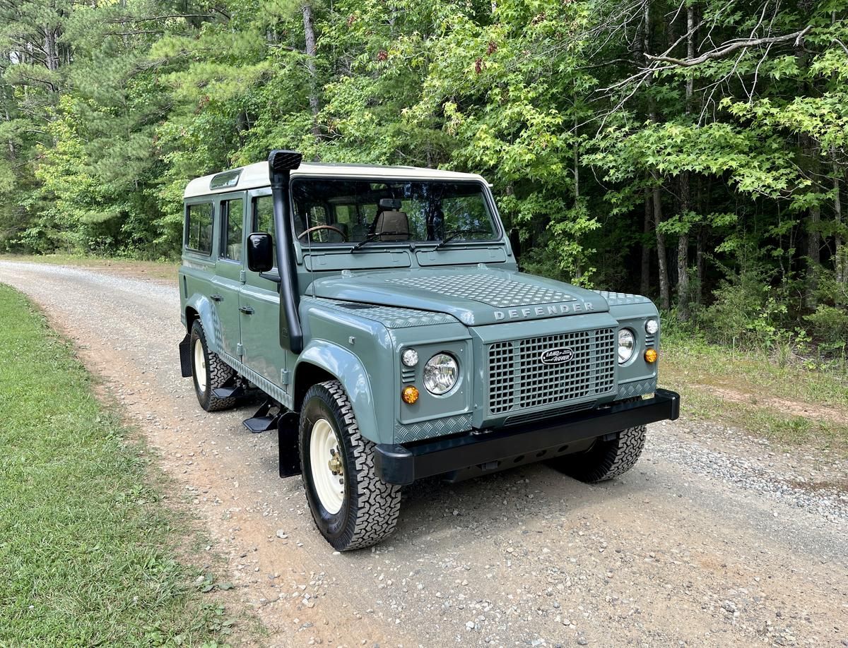 1997-land-rover-defender-110-for-sale-02