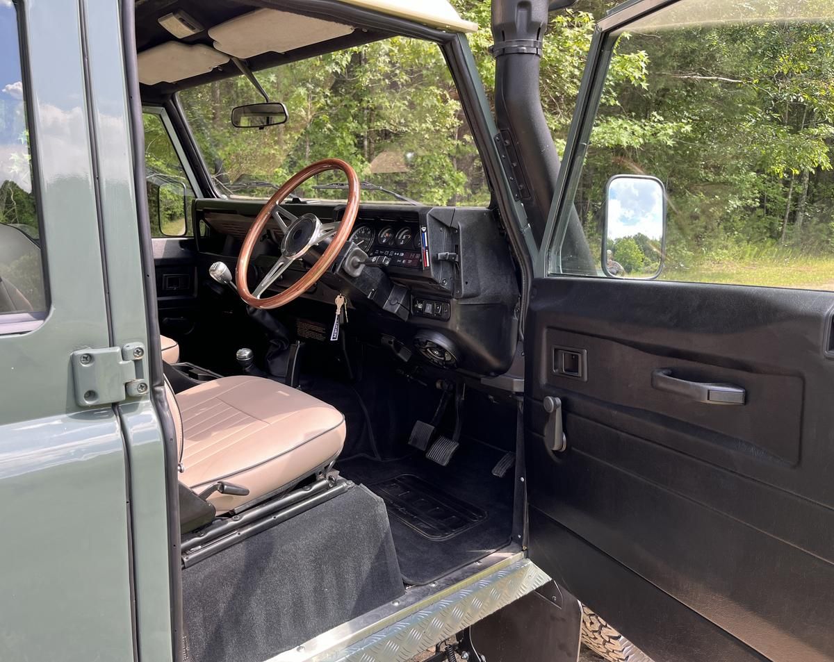 1997-land-rover-defender-110-for-sale-07