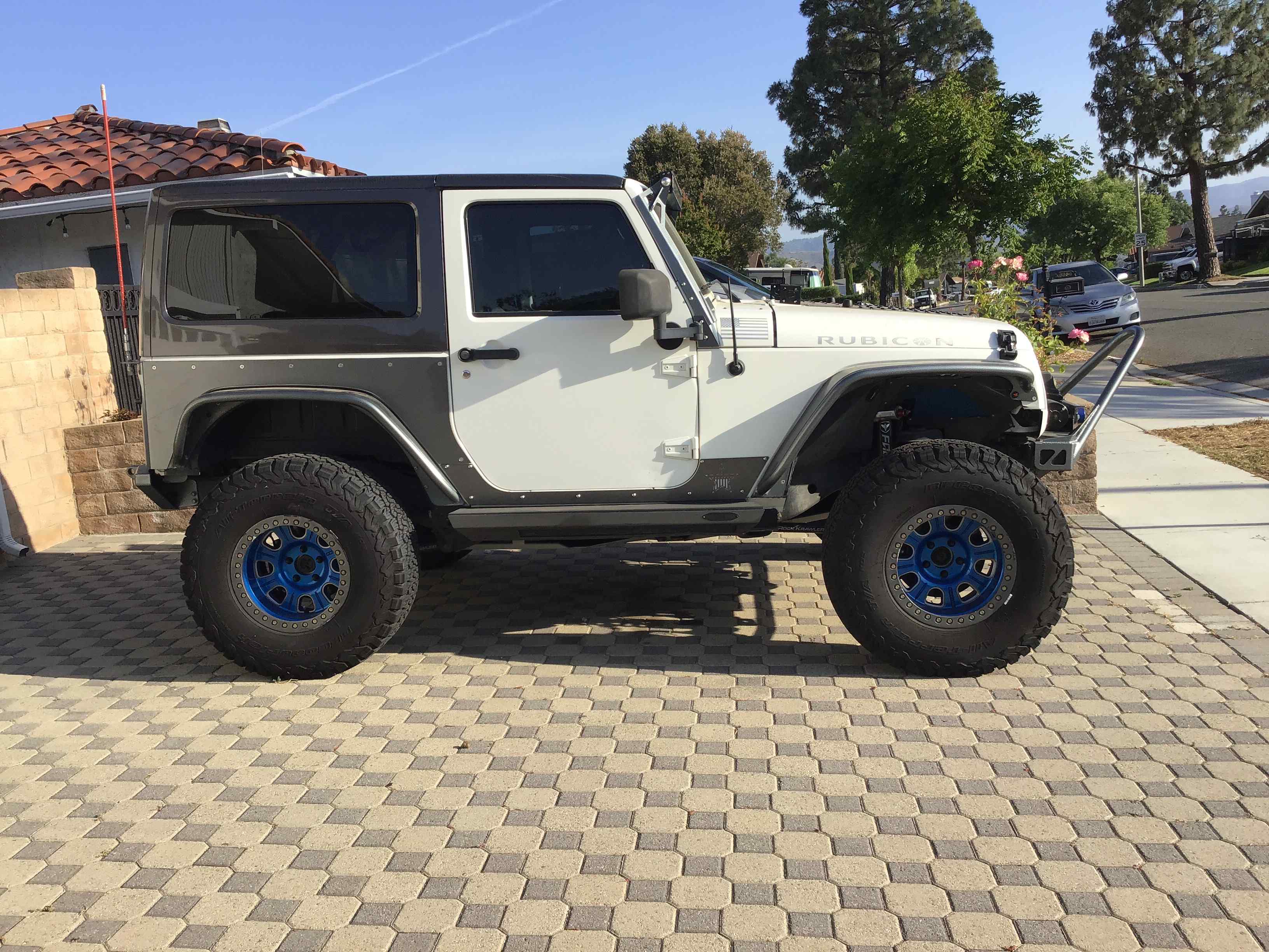 2010-jeep-wrangler-rubicon-offroad-for-sale-01 (1)