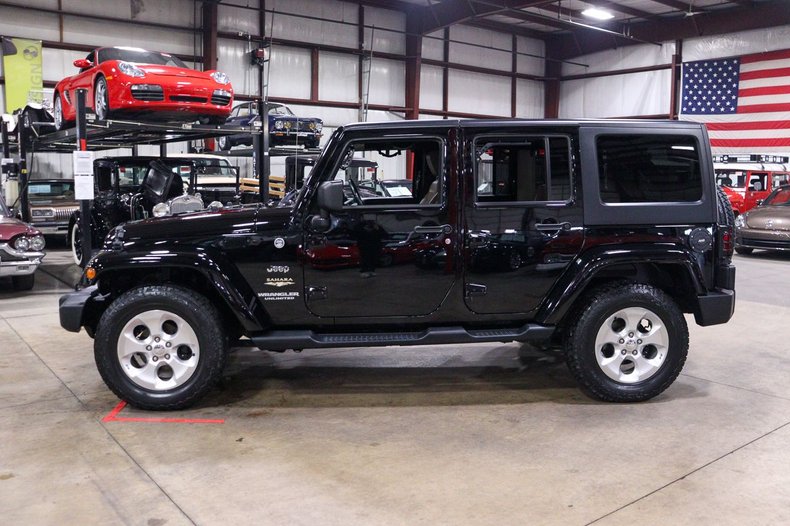 2013-jeep-wrangler-unlimited-sahara-for-sale-02