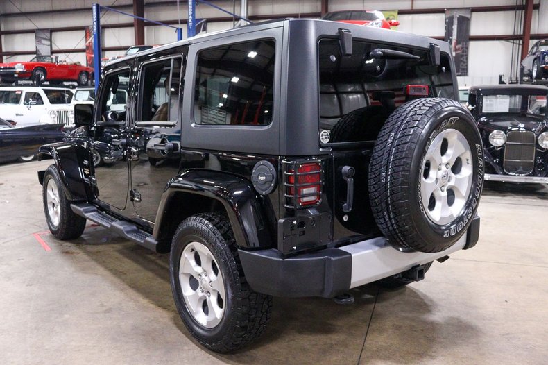 2013-jeep-wrangler-unlimited-sahara-for-sale-03