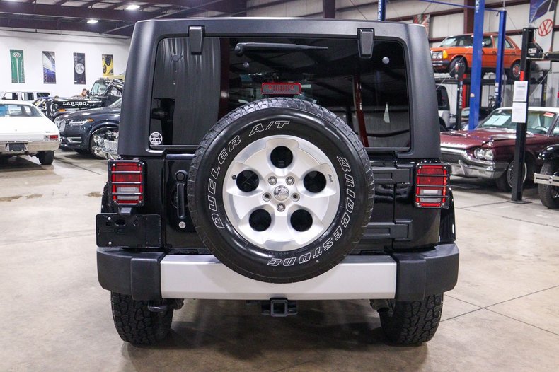 2013-jeep-wrangler-unlimited-sahara-for-sale-05