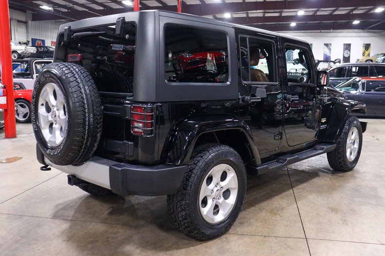 2013-jeep-wrangler-unlimited-sahara-for-sale-06