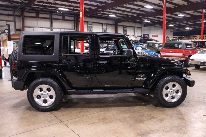 2013-jeep-wrangler-unlimited-sahara-for-sale-07