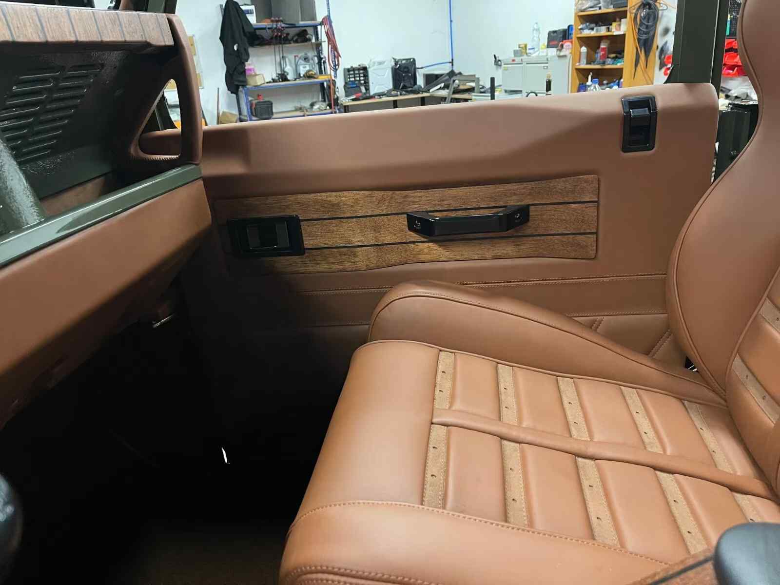 frame-off-restored-1998-land-rover-defender-for-sale-11