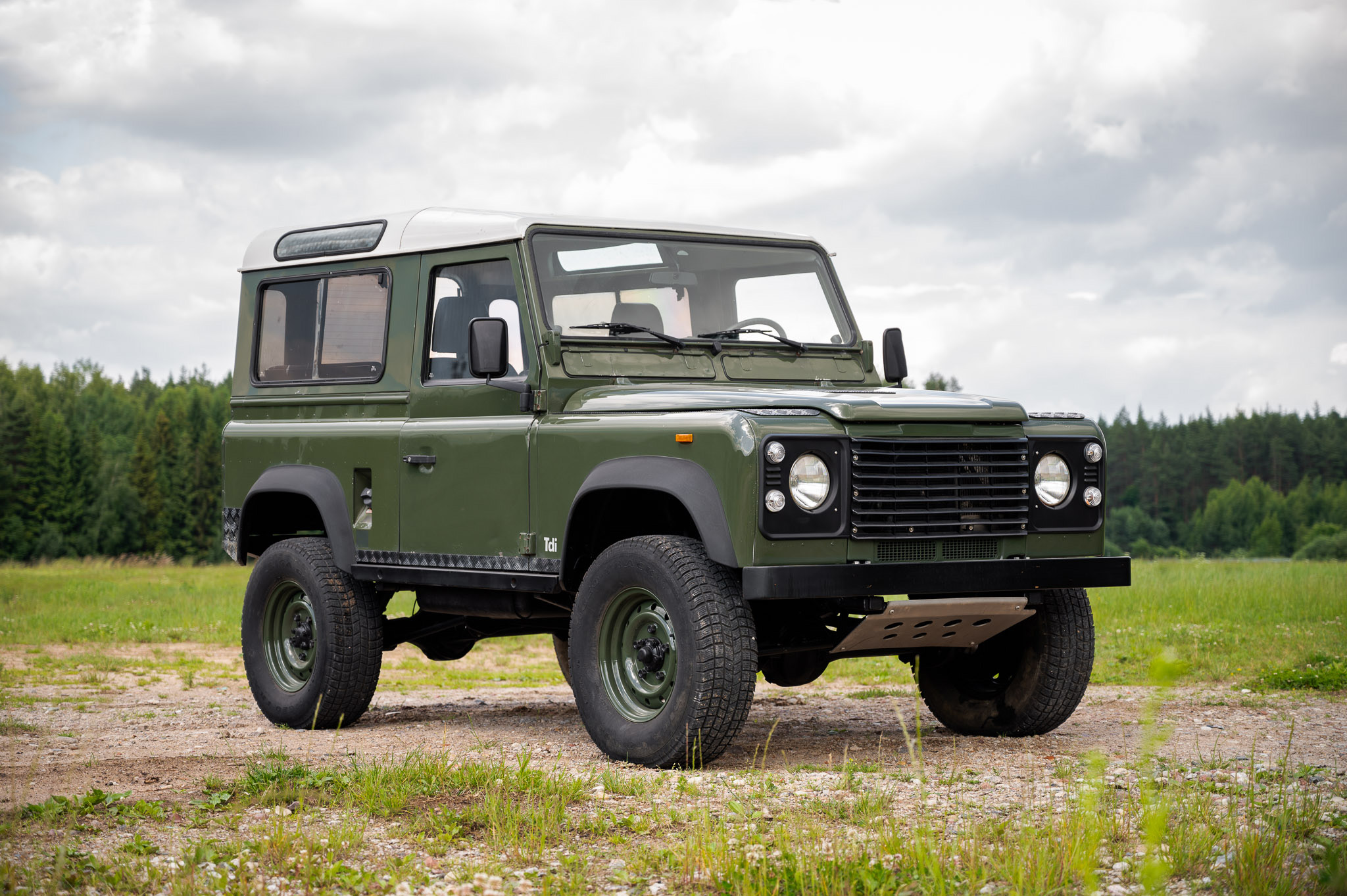 land-rover-90-uk-01