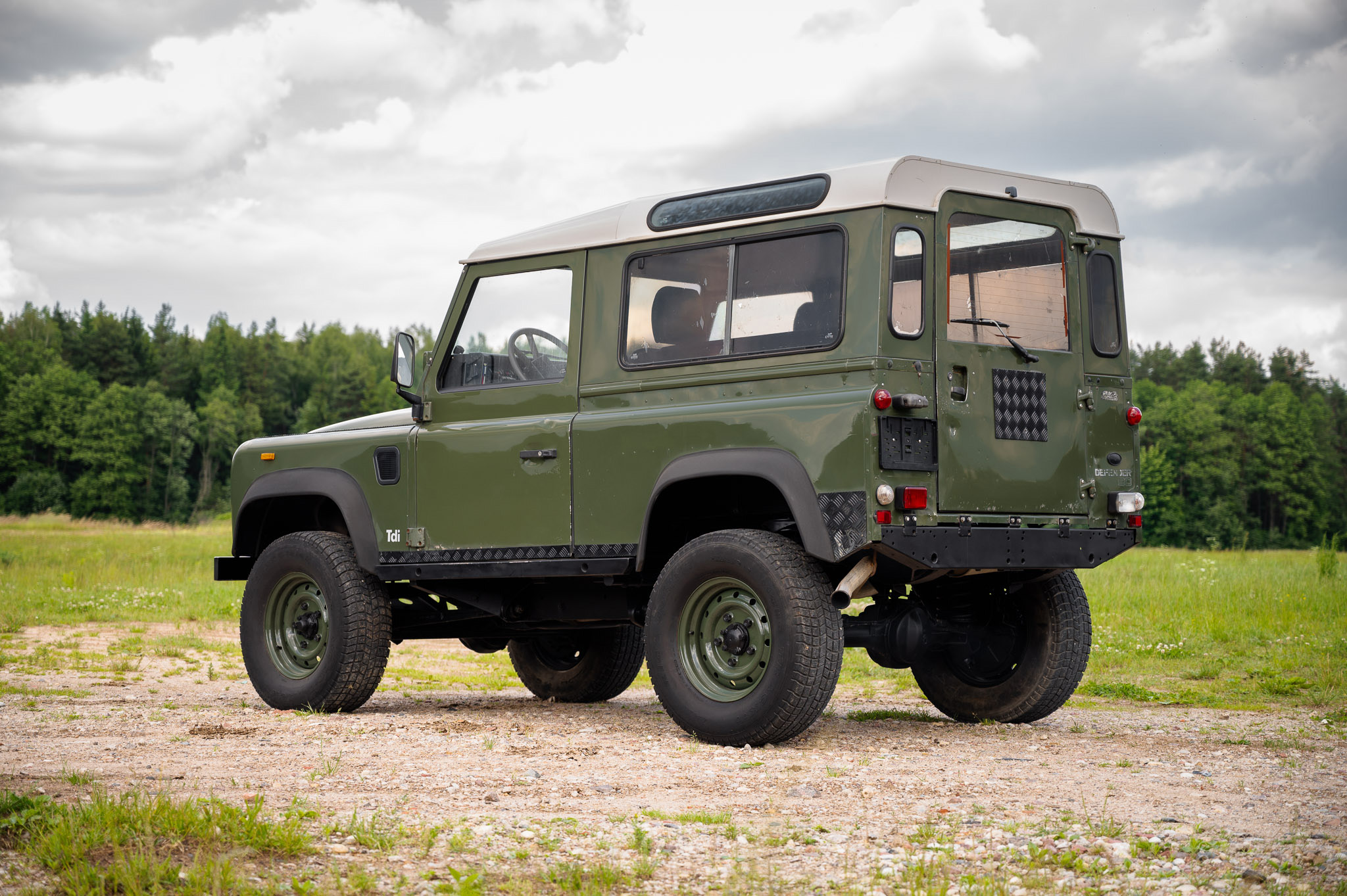 land-rover-90-uk-03