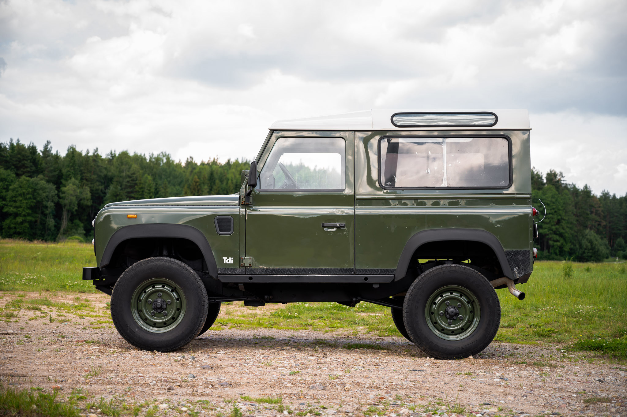 land-rover-90-uk-04