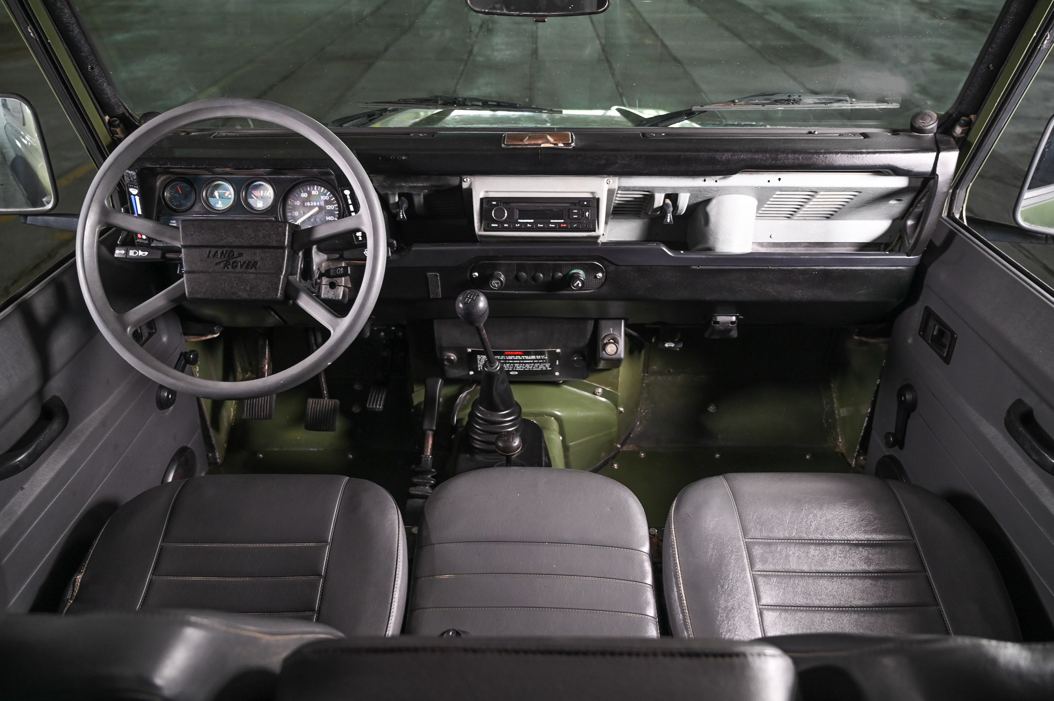 land-rover-90-uk-12