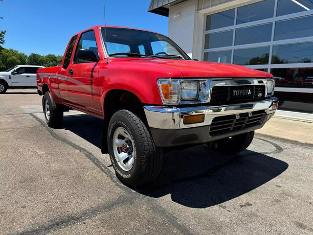 1990-toyota-pickup-for-sale-02