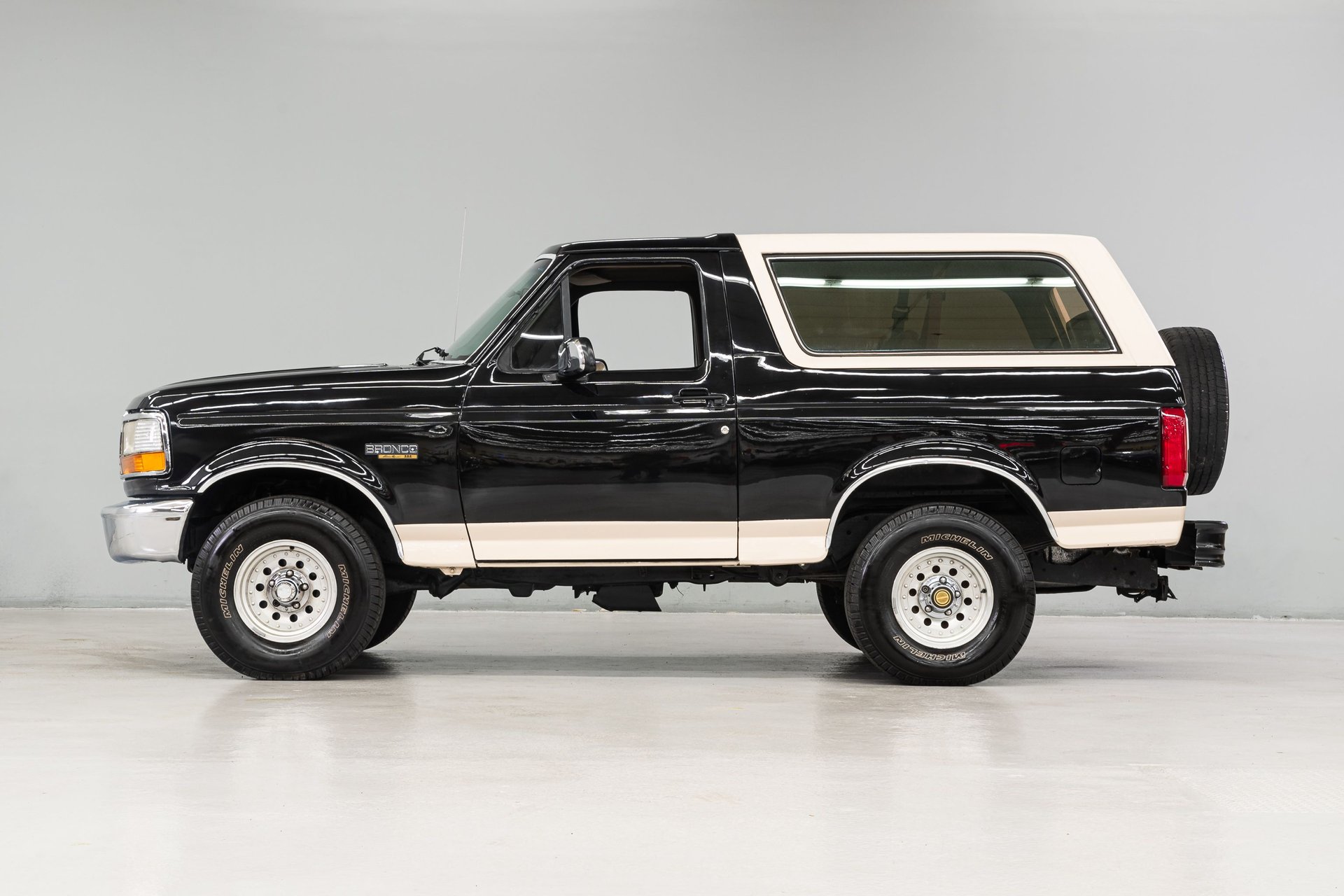 1993-ford-bronco-eddie-bauer (1)