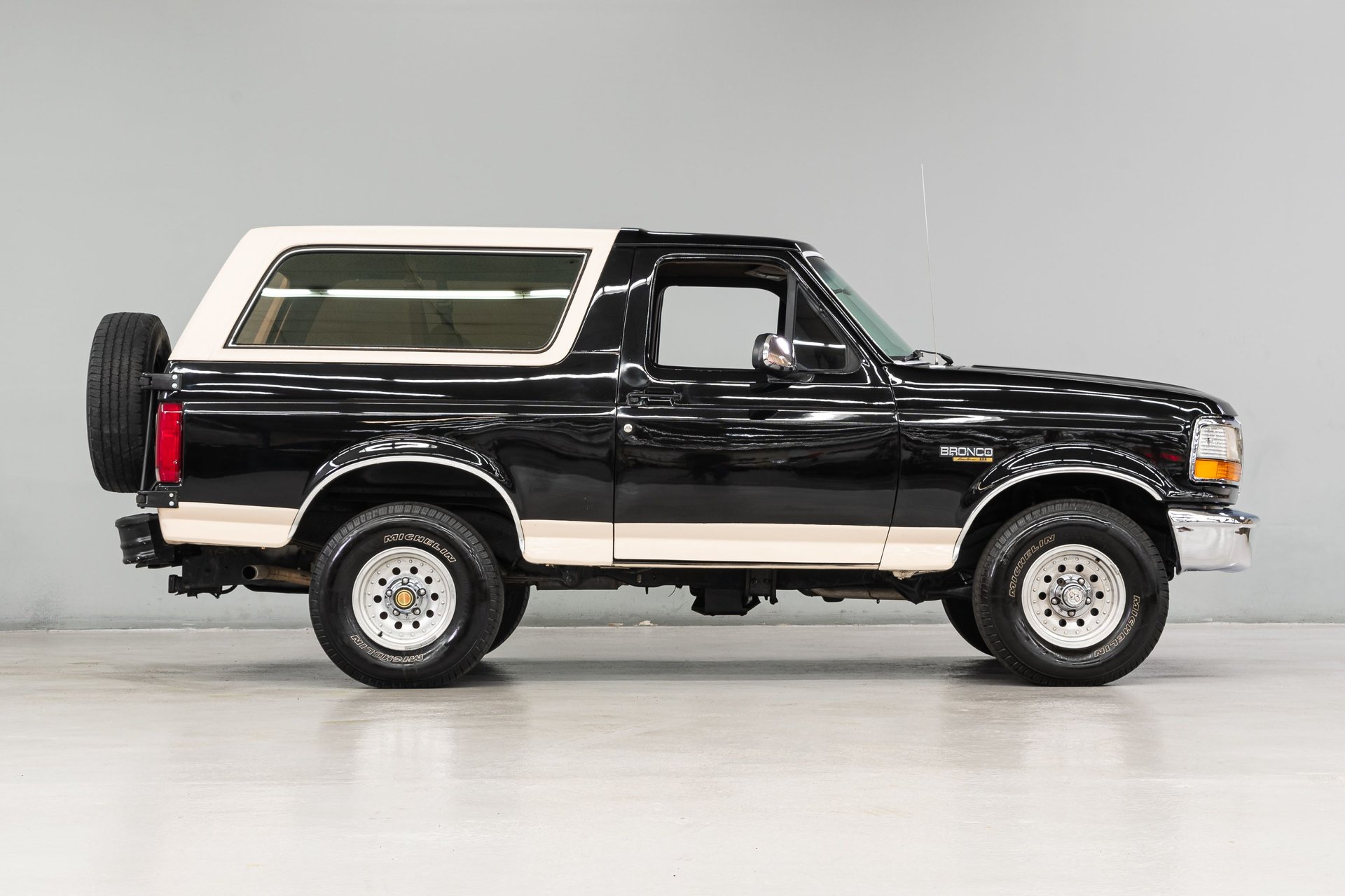 1993-ford-bronco-eddie-bauer (6)