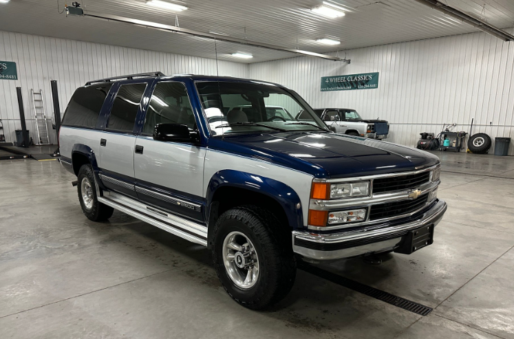 1996-chevrolet-suburban-for-sale-mi-09