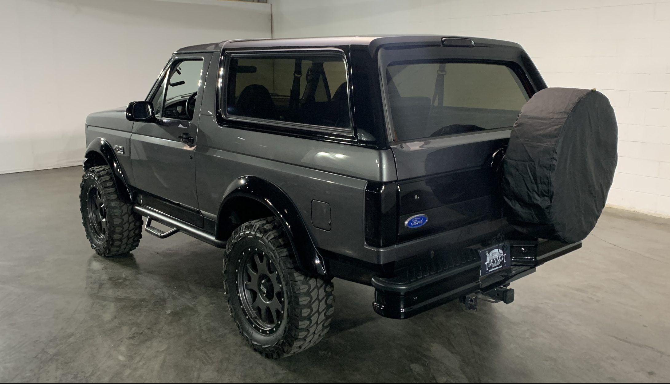 1996-ford-bronco-restomod-03