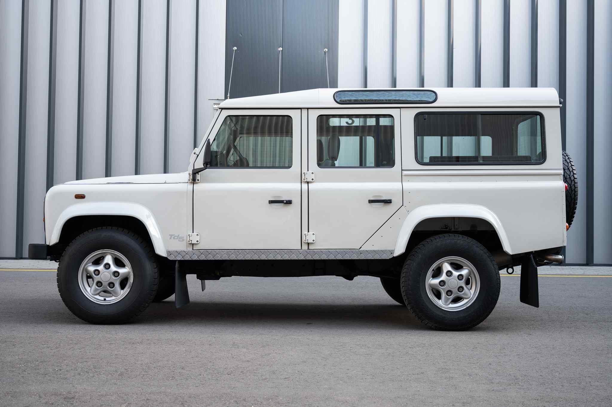 1999-land-rover-defender-110-td5-county-03 (1)