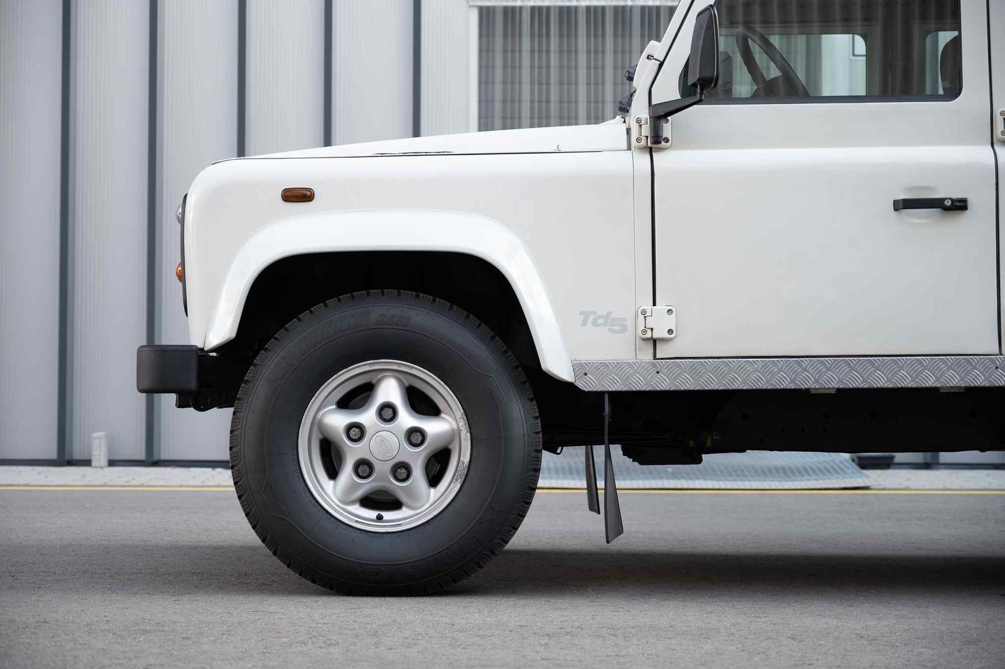 1999-land-rover-defender-110-td5-county-06 (1)